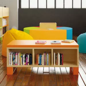 mueble librero color naranja